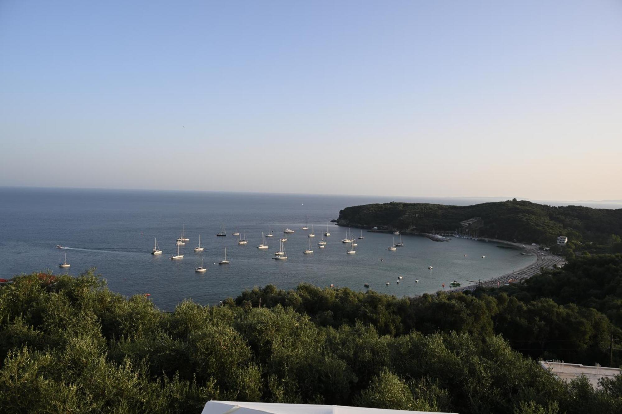 Livinghome Suites Parga Extérieur photo